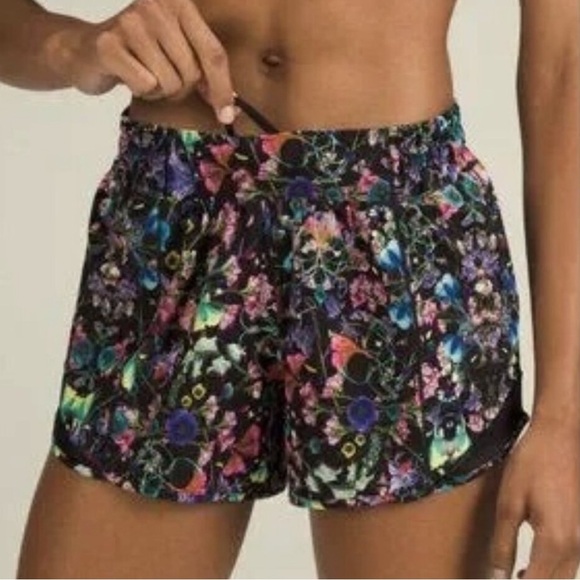 Lululemon Shorts Womens 0 Hotty Hot 4” Inseam
Flowerscope Lined Athletic Run Gym - Picture 12 of 13